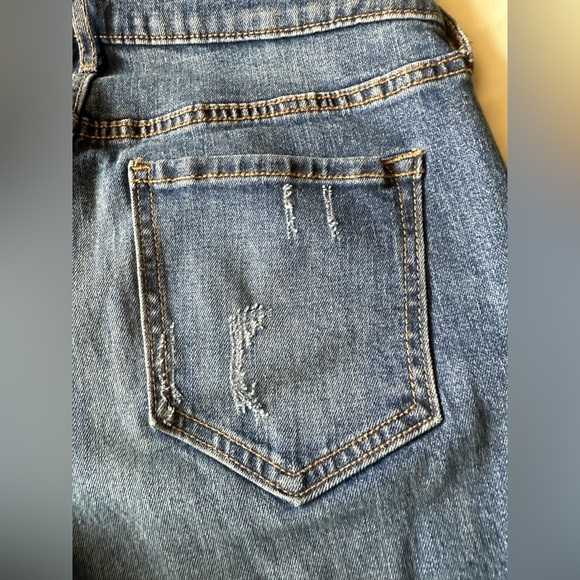 Old Navy boyfriend mid-rise jeans. Raw hem, size 4 regular - Picture 4 of 6